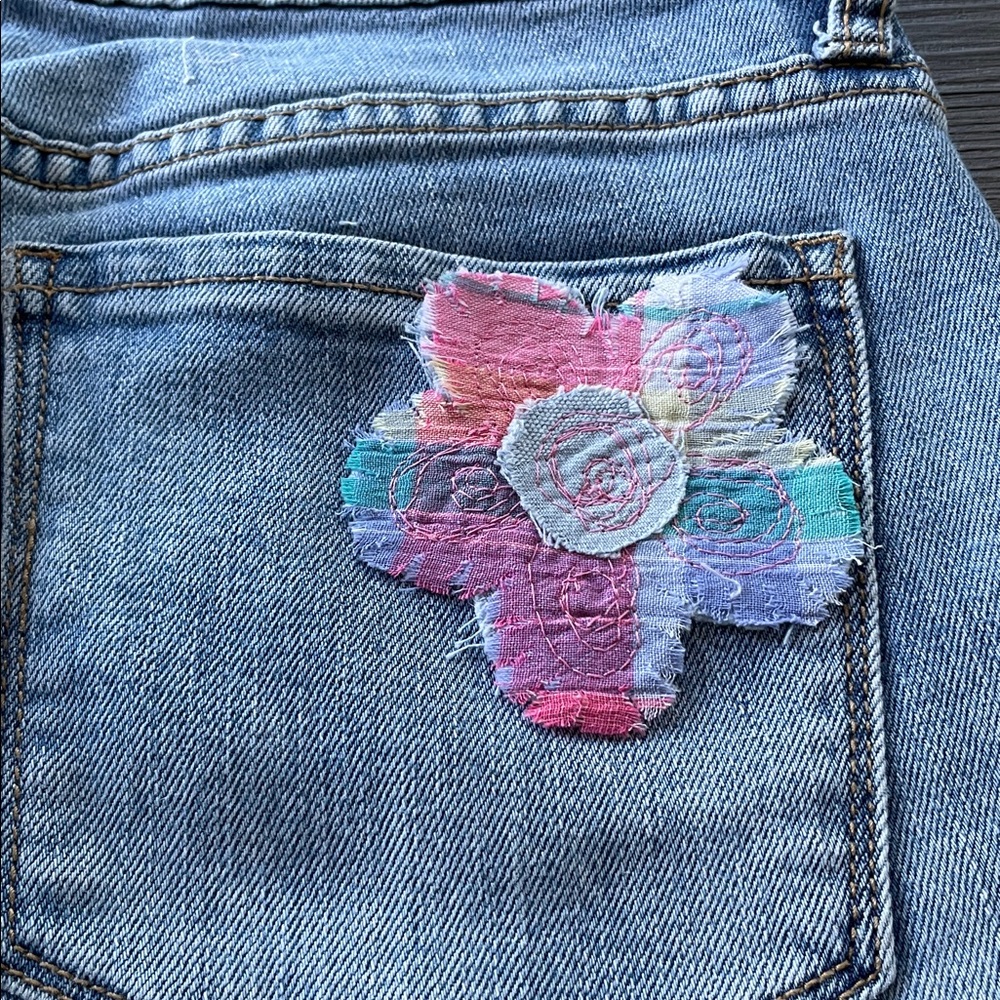 Upcycled Embellished Cropped Flare Light Wash Jeans Boho Scrappy Fabric Flowers - Picture 16 of 16